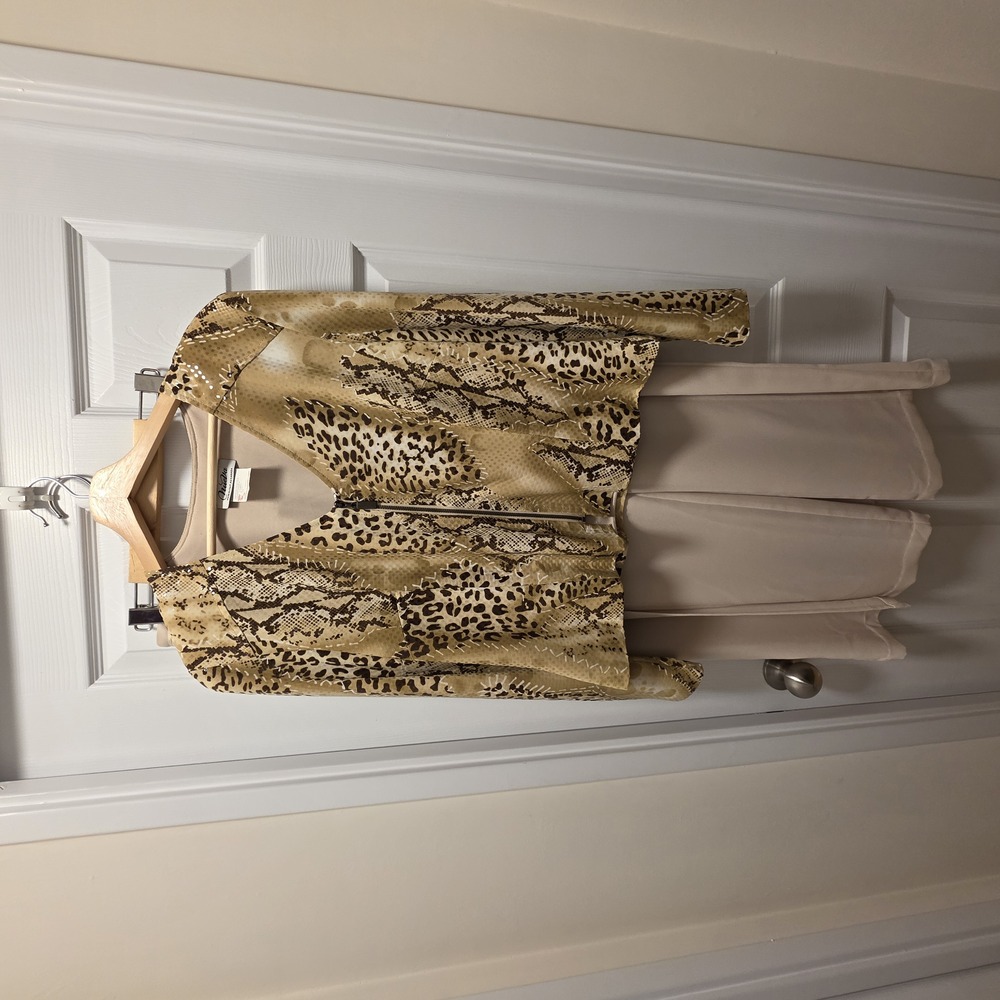 Nueva Vintage Stretchy Zippered Jacket with Shoulder Pads and Matching Trousers